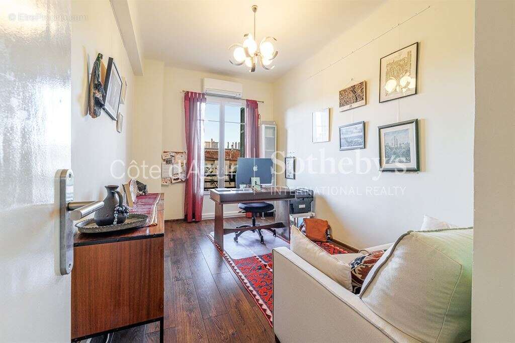 Nice Port, appartement de 90 m² en avant-dernier étage avec balcon et vue dégagée - photo 13