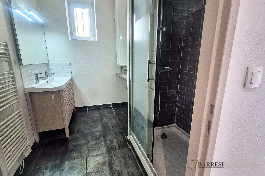 salle d'eau - Appartement à TOULON
