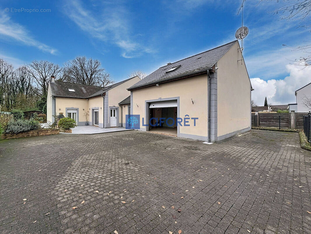 Maison à VAUX-LE-PENIL