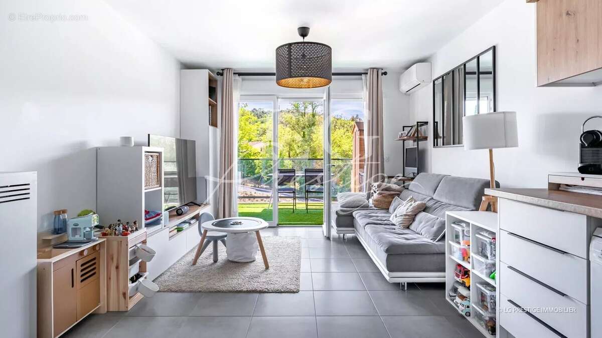 Appartement à MANDELIEU-LA-NAPOULE