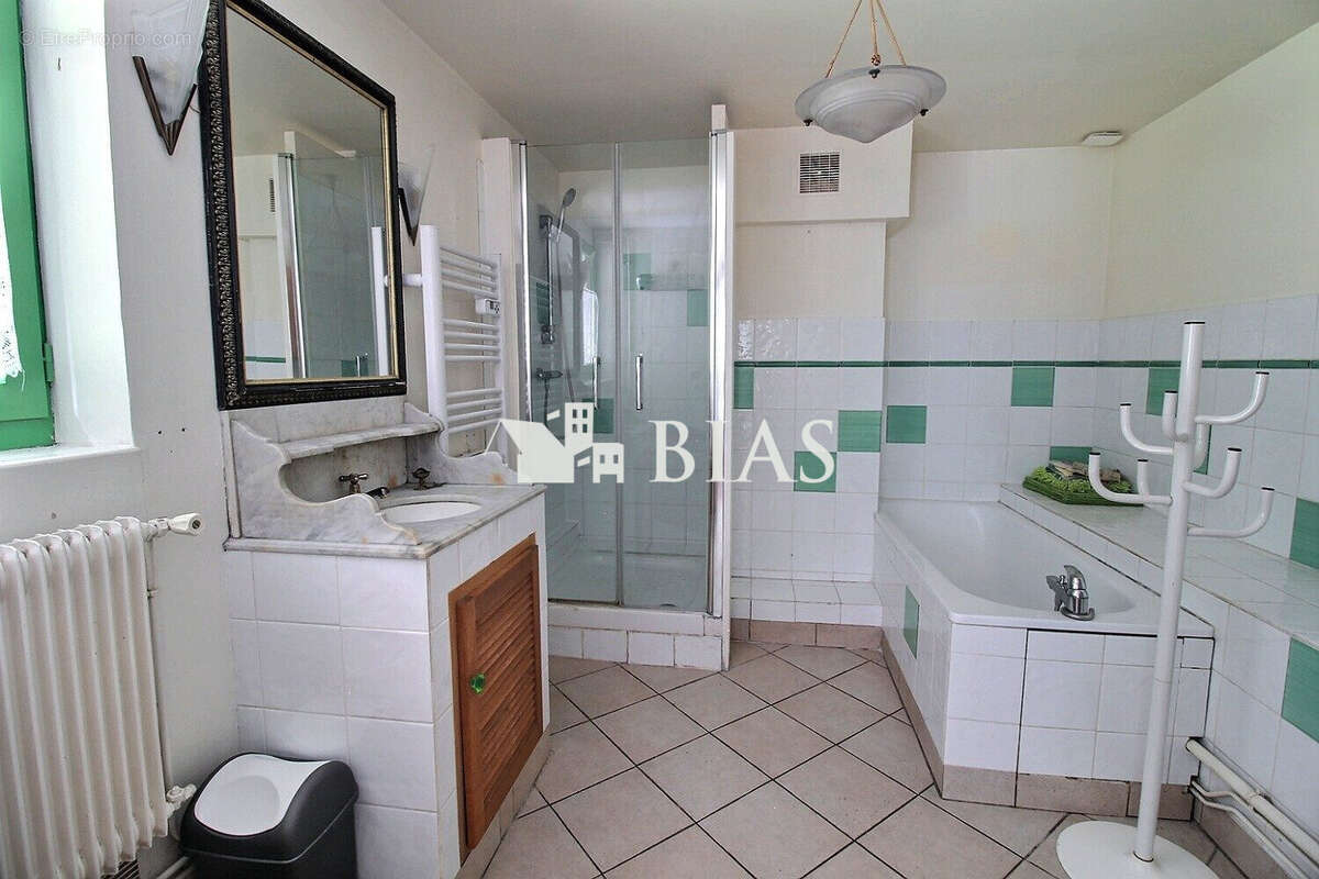 Maison à BOURG-ACHARD