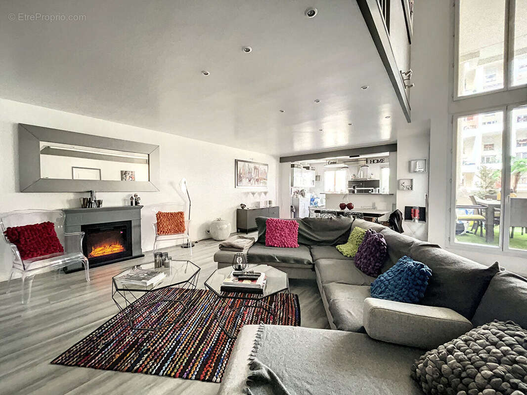 Appartement à COURBEVOIE