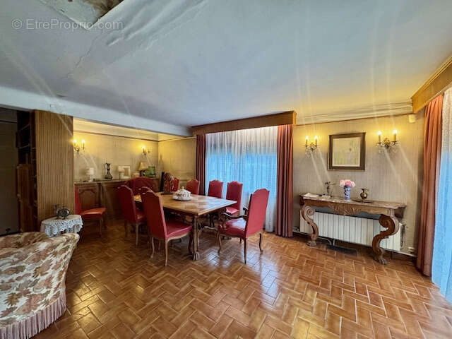 Maison à PARAY-VIEILLE-POSTE