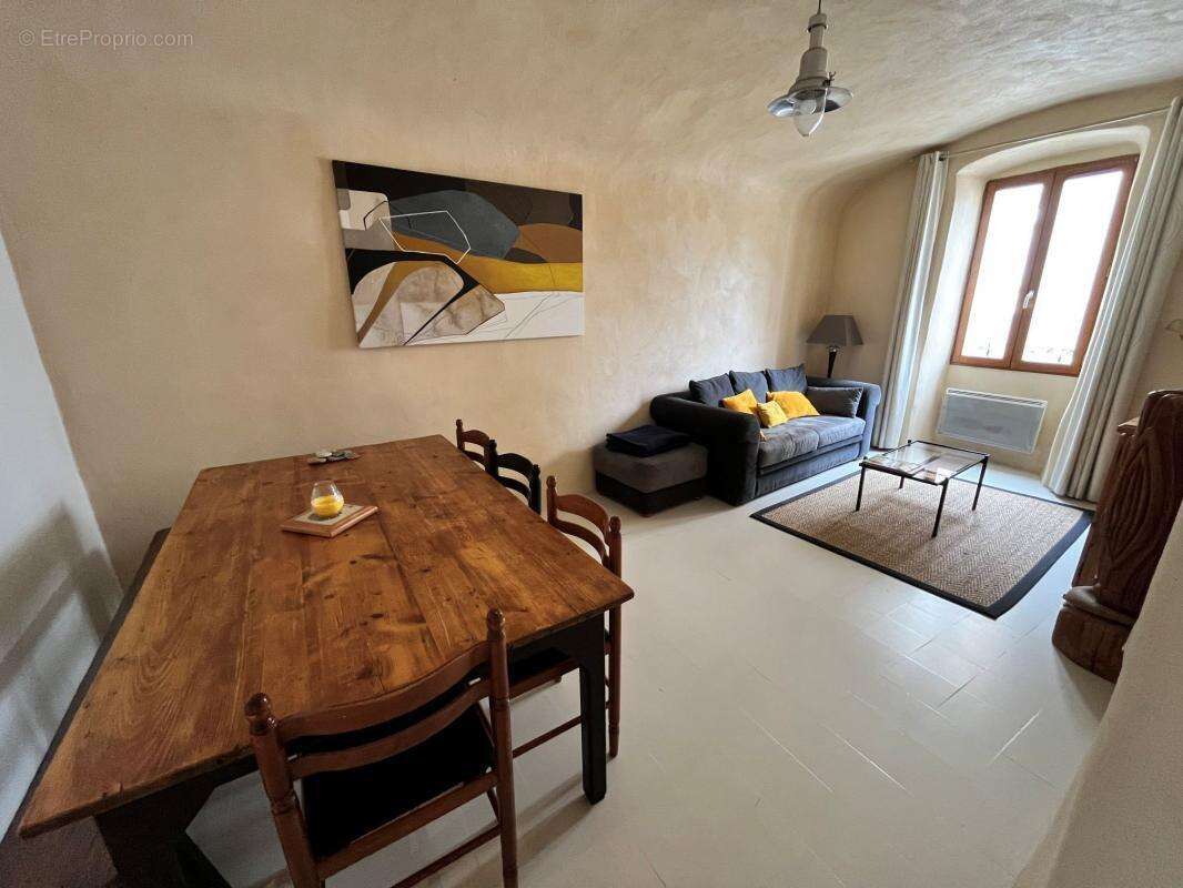 Maison à BERRIAS-ET-CASTELJAU