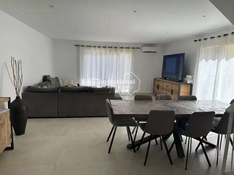 SÉNAS   Villa  T5  très récente - photo 5