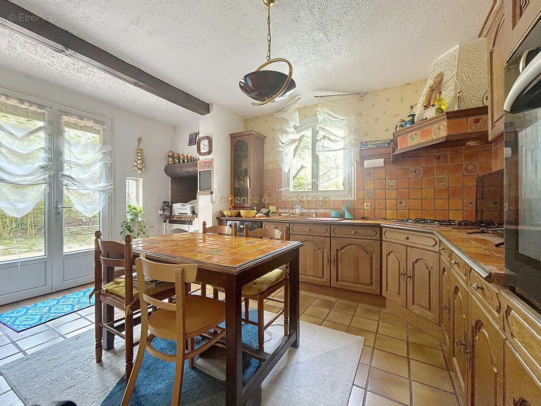 Maison à SAINT-CLEMENT-DE-RIVIERE