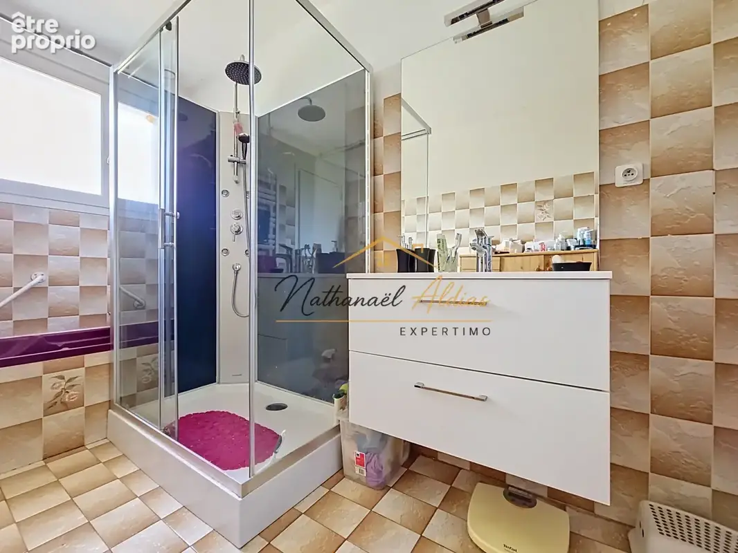 Maison avec logement indépendant, piscine, garage, écurie et terrain - photo 12