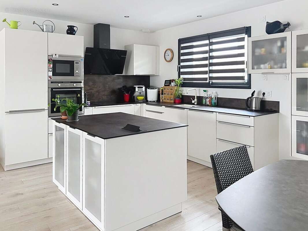 Maison 129 m² à L'isle-Jourdain  - photo 4