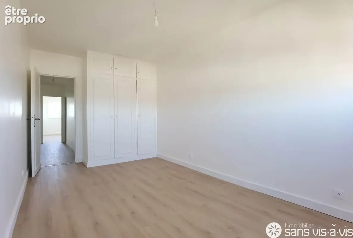 Courbevoie, Quartier Charras - Résidence Les Gémeaux  -  Appartement de 4 pièces de 89m2, refait à neuf et en - photo 12