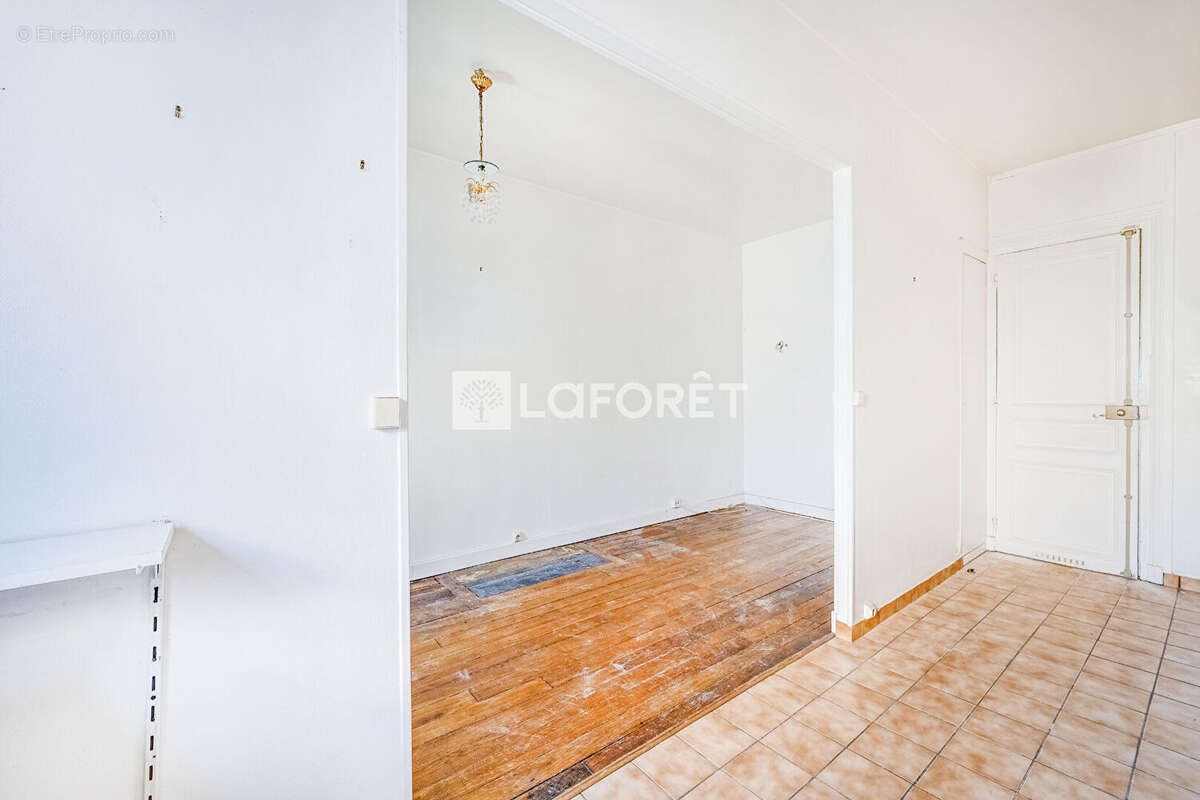 Studio - Dernier étage avec ascenseur - Boulevard de Courcelles, Paris 17e - photo 12