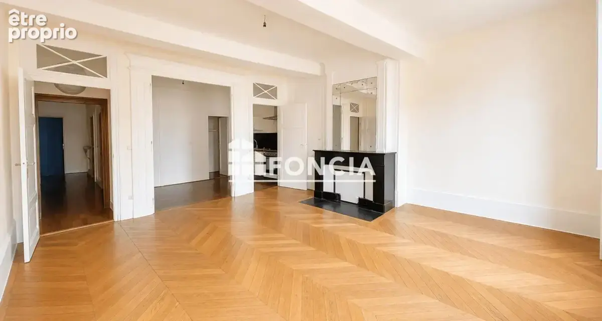 À VENDRE - Rue Nationale- Appartement de caractère- 115m2 - photo 3