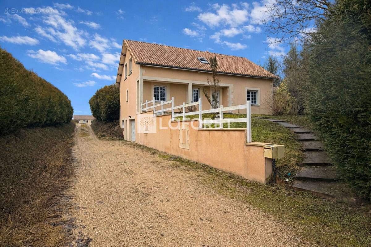 Maison à SOMME-BIONNE