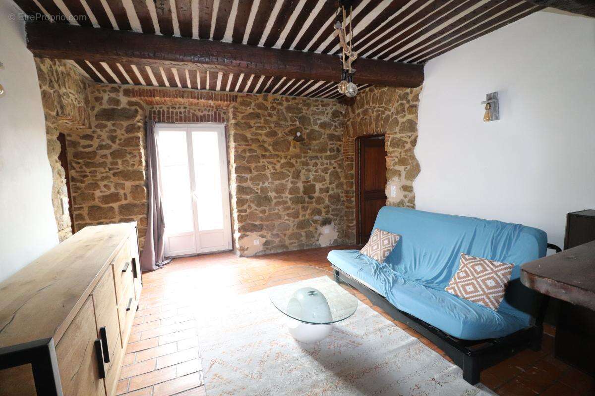 Appartement à CONTES