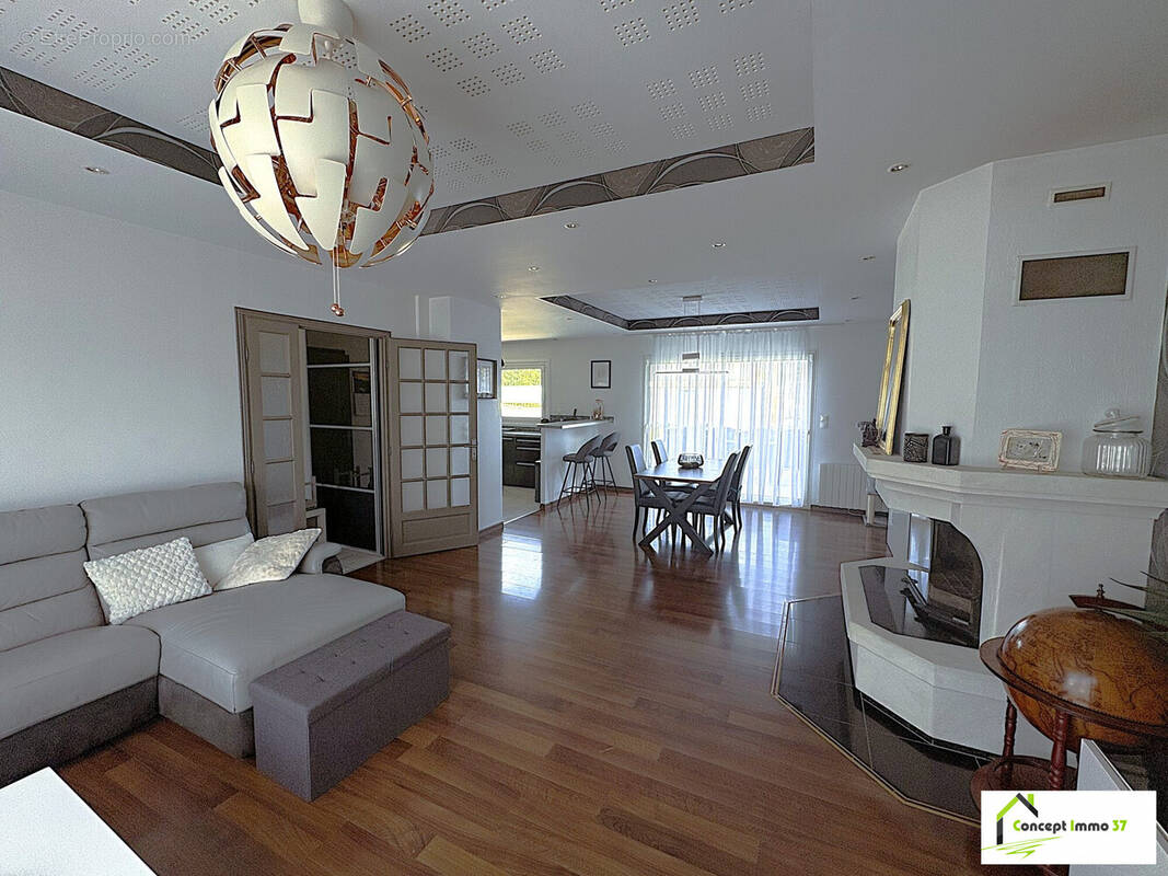 Maison à LA VILLE-AUX-DAMES