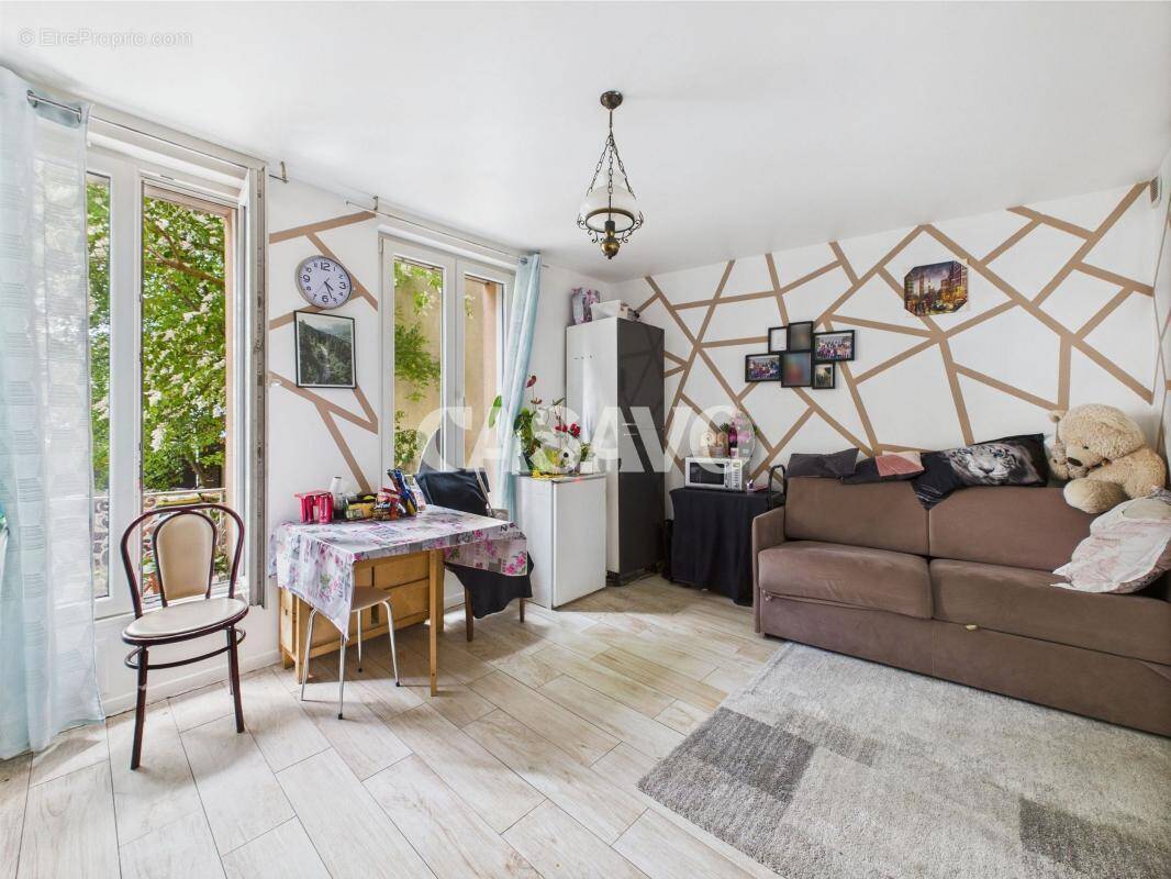 Appartement à VILLETANEUSE