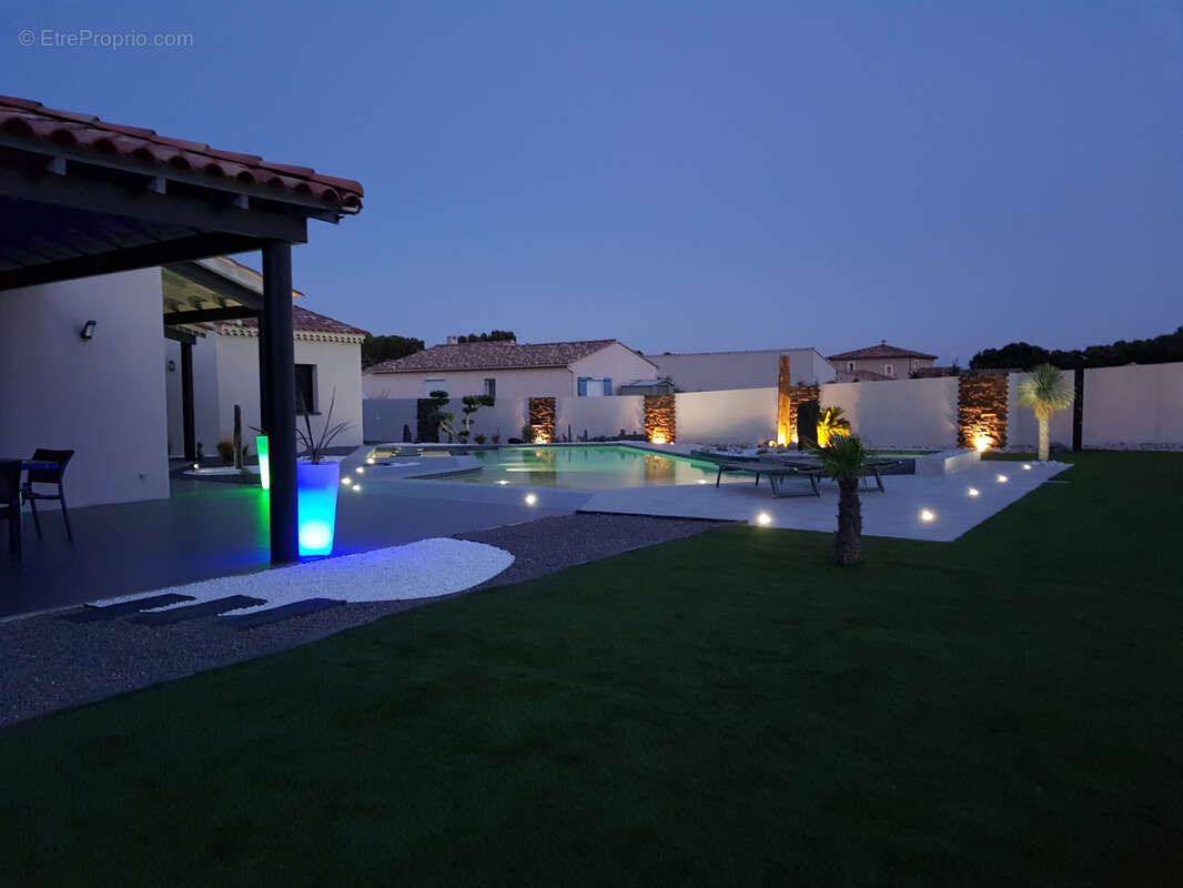 Maison à SAINTE-CECILE-LES-VIGNES