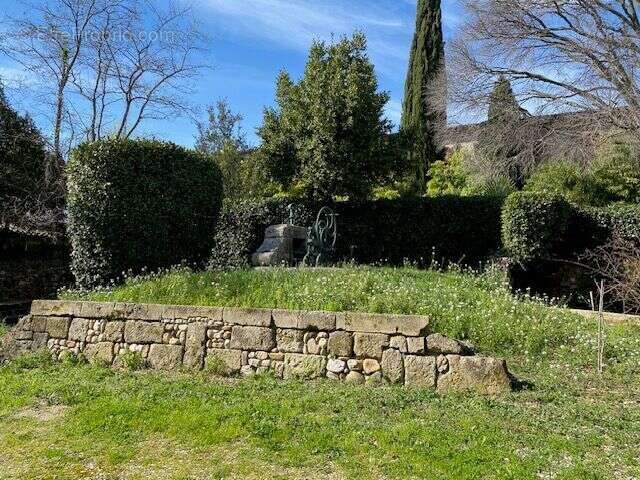 Ancienne propriete viticole avec dependances + parc de 4941m2 - piscine 6x12 - photo 5
