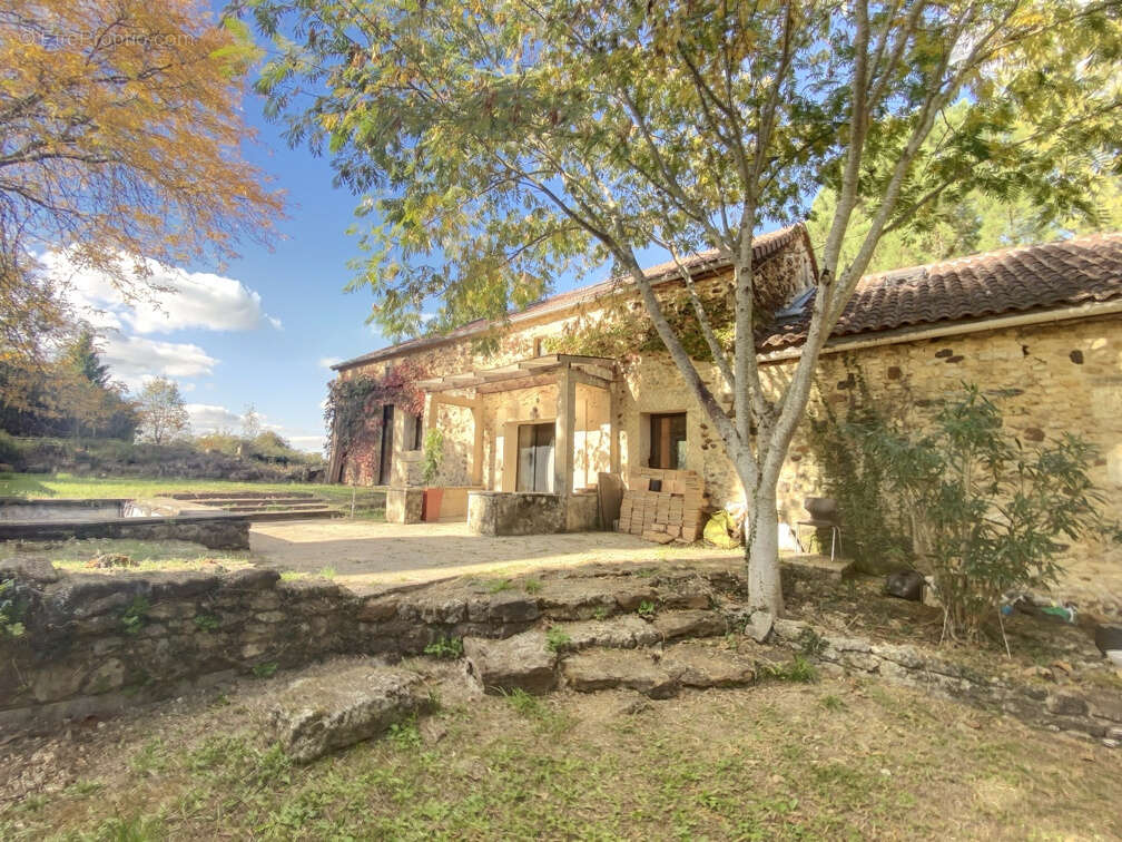 Maison à VEYRINES-DE-VERGT