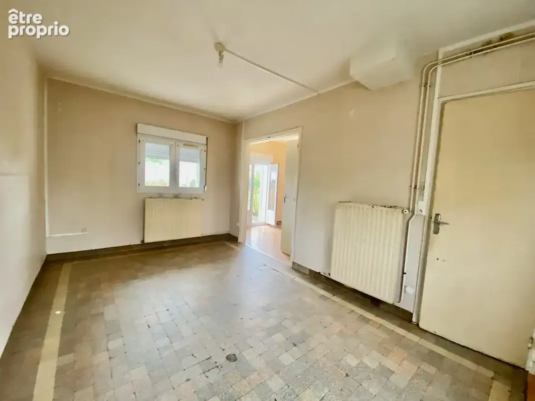 Maison a renover - 3 chambres - beau potentiel - photo 4
