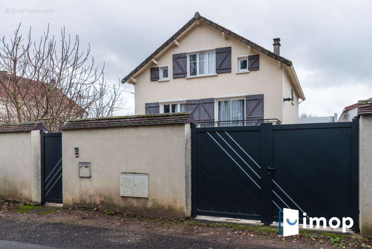 Maison à DAMMARIE-LES-LYS