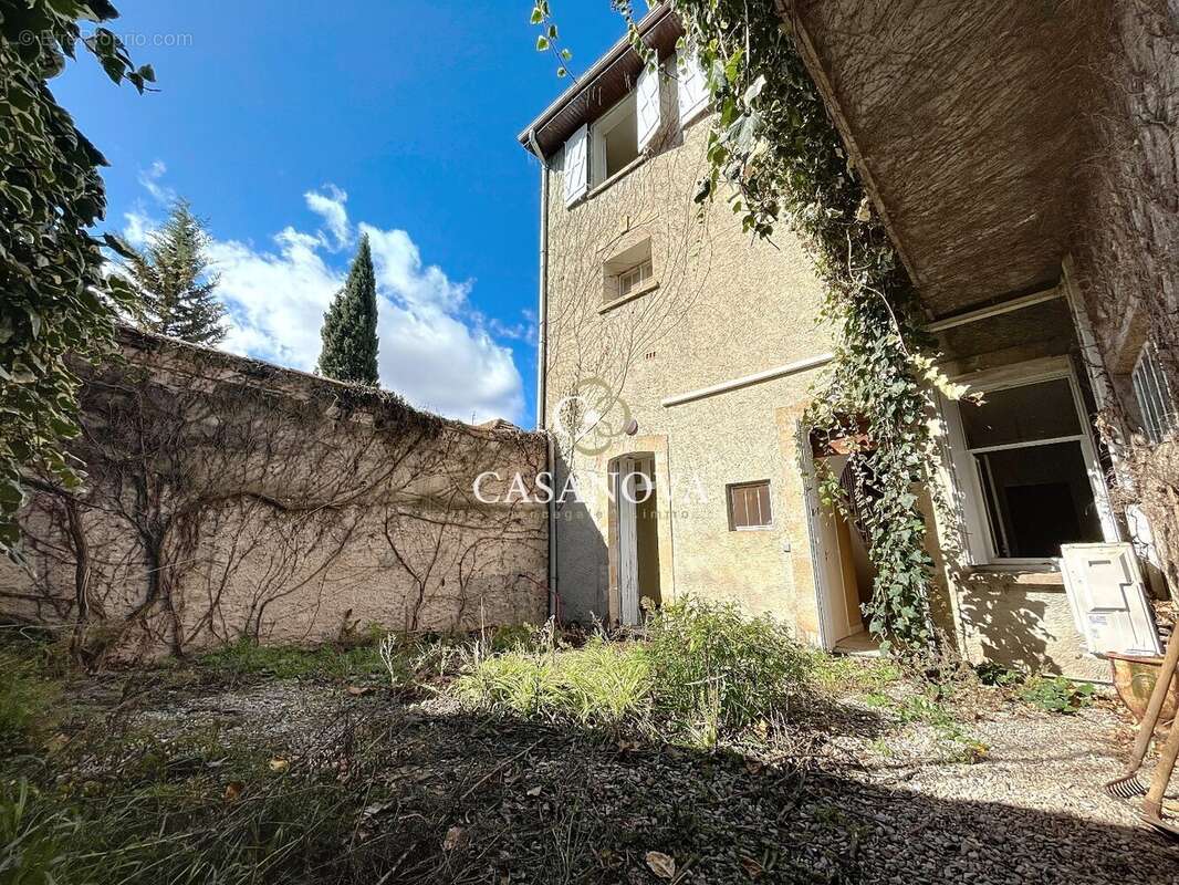 Proche PEZENAS: Belle maison ancienn de caractère avec PATIO intimiste & terrasse. 230 m² hab. + gd GARAGE / atelier. Emplacemen - photo 6