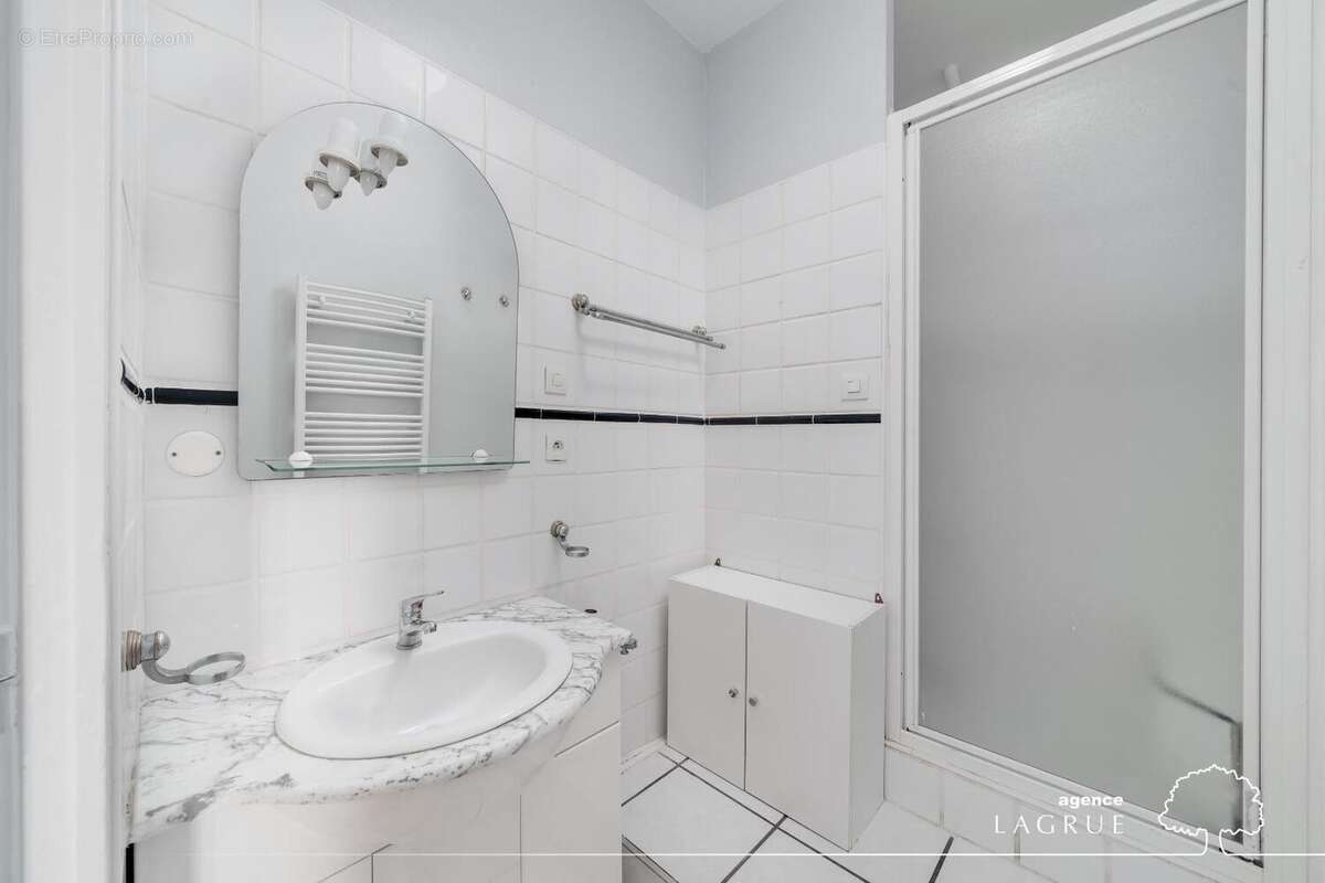   - Appartement à NEUVY