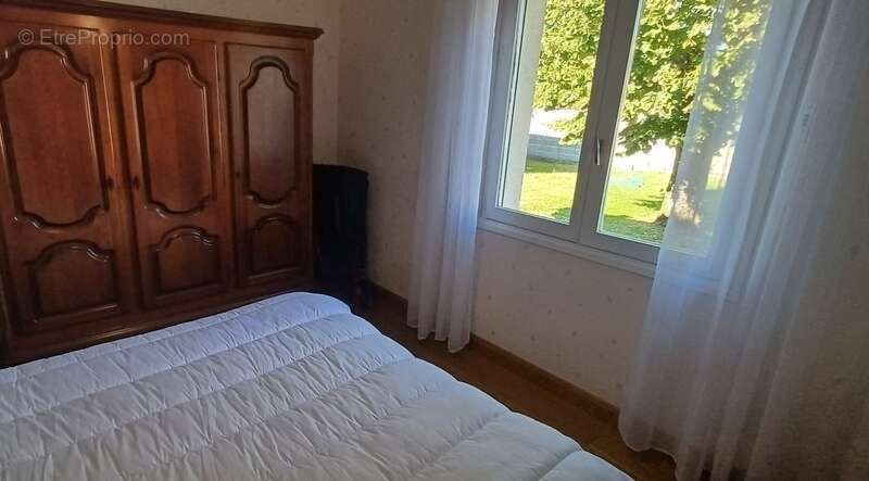 Grande maison à vendre 5 pièces FOUQUEBRUNE (16) + dépendances sur terrain d'env 6800 m2 - photo 26