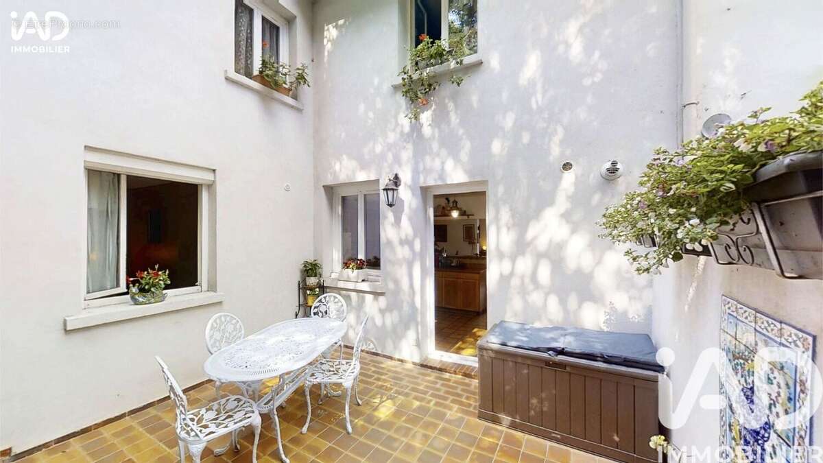 Photo 2 - Maison à LES LILAS