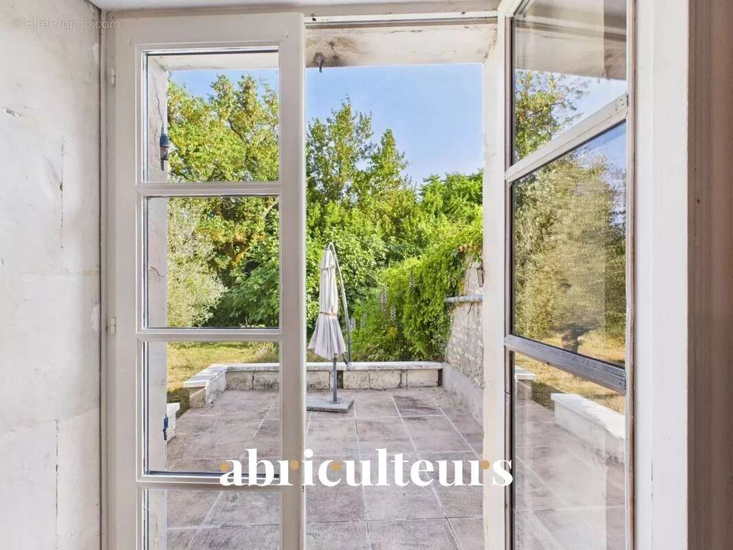 Maison à VILLENEUVE-LA-COMTESSE