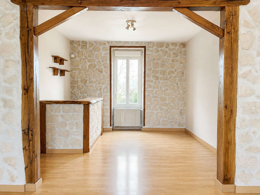 Maison à SAINT-PAUL-DE-VARAX