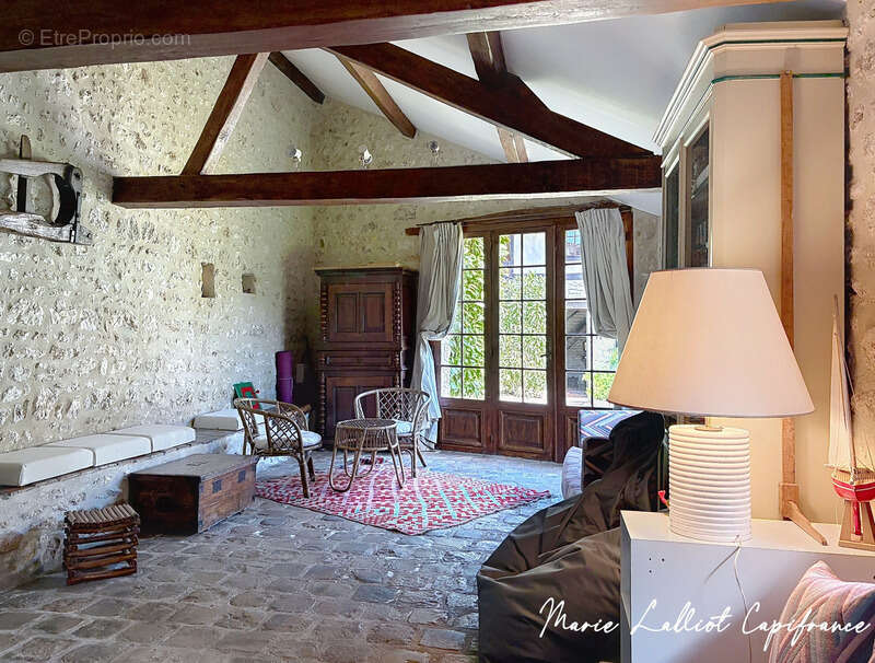 Maison à LA CHAPELLE-LA-REINE