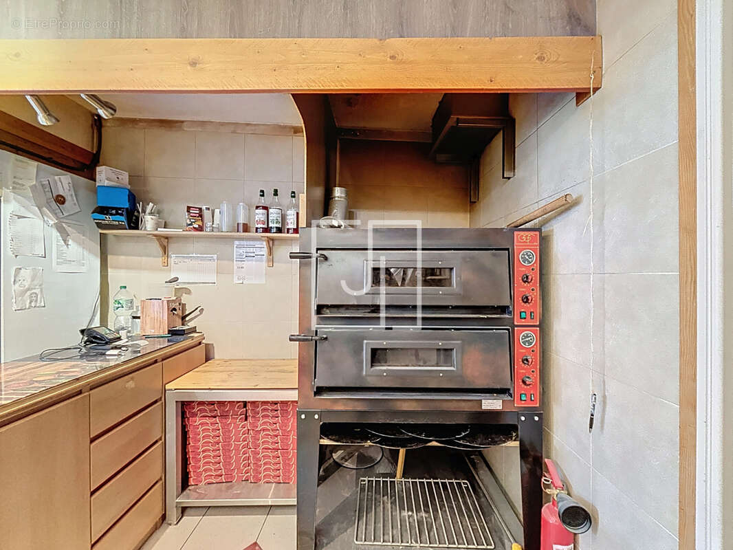 Commerce à ENCHASTRAYES