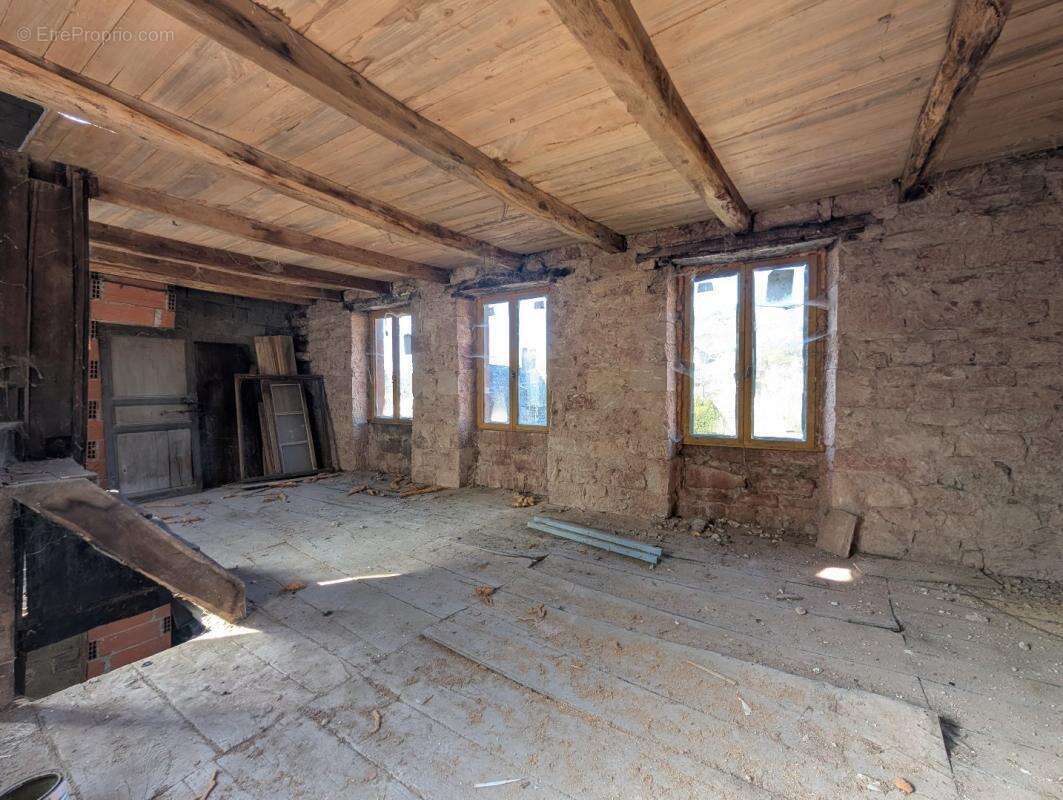 Maison à VILLECOMTAL