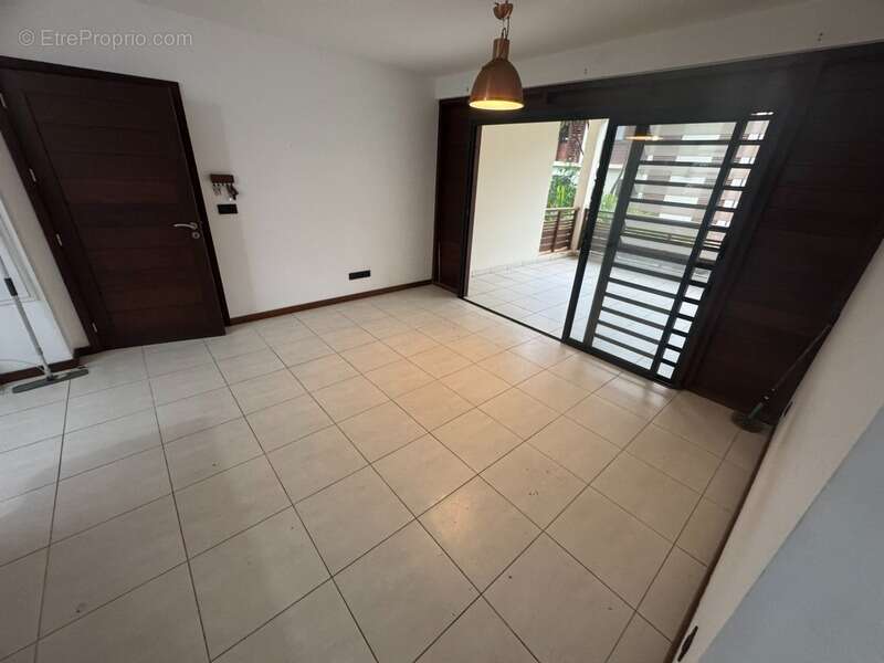 Appartement à REMIRE-MONTJOLY