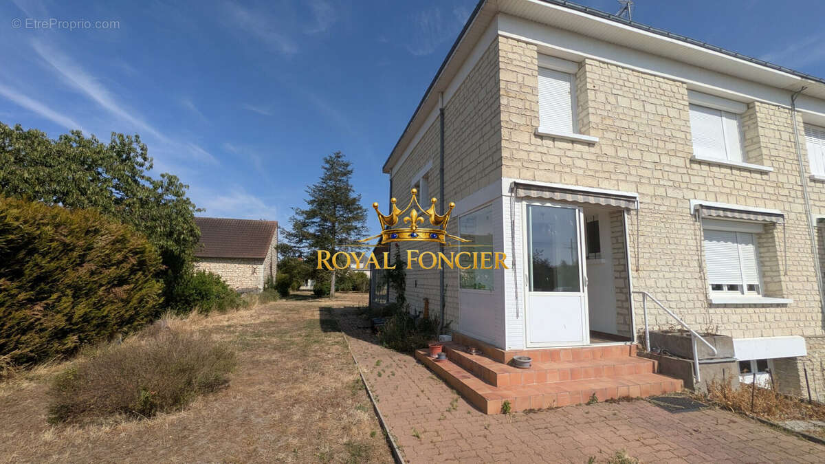 Maison 126 m² à Port-De-Piles  - photo 2