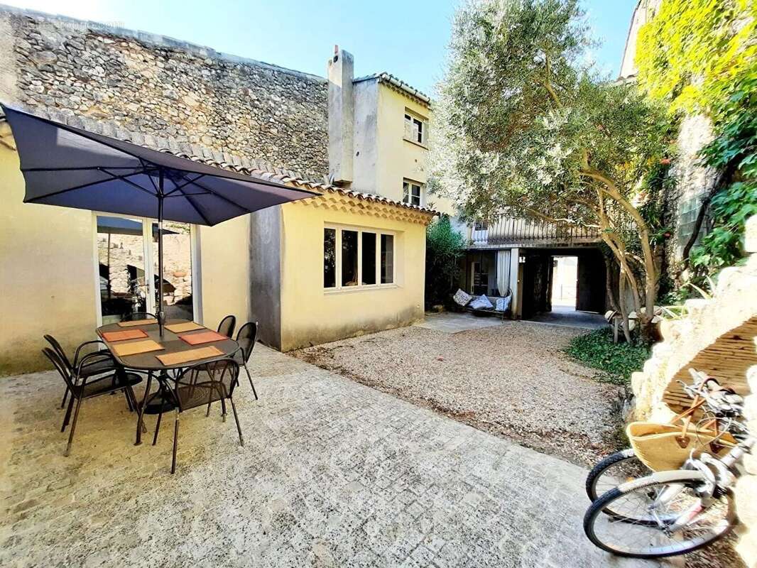 Maison à LA ROQUE-D'ANTHERON