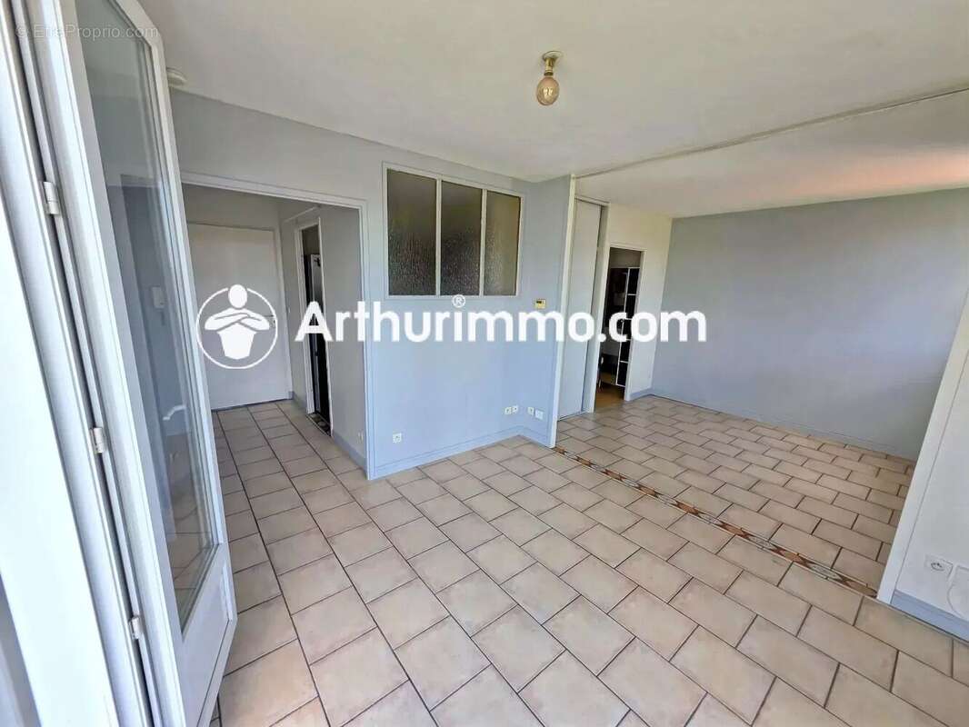 Appartement à SAVIGNY-LE-TEMPLE
