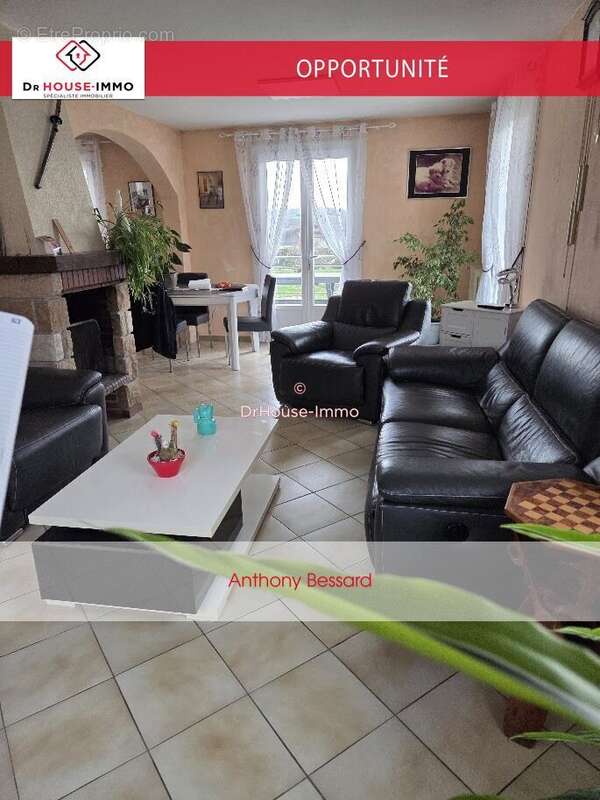 Maison à CREUZIER-LE-VIEUX