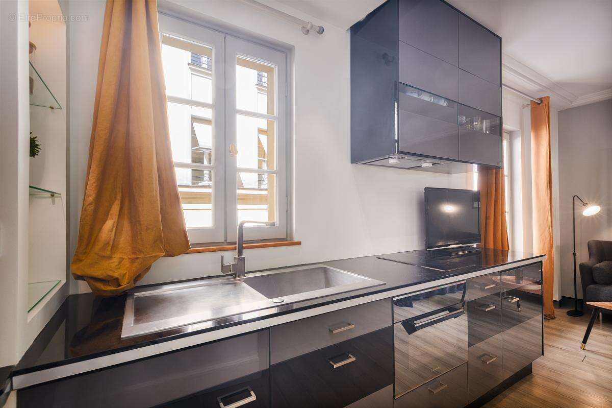 Appartement à PARIS-8E