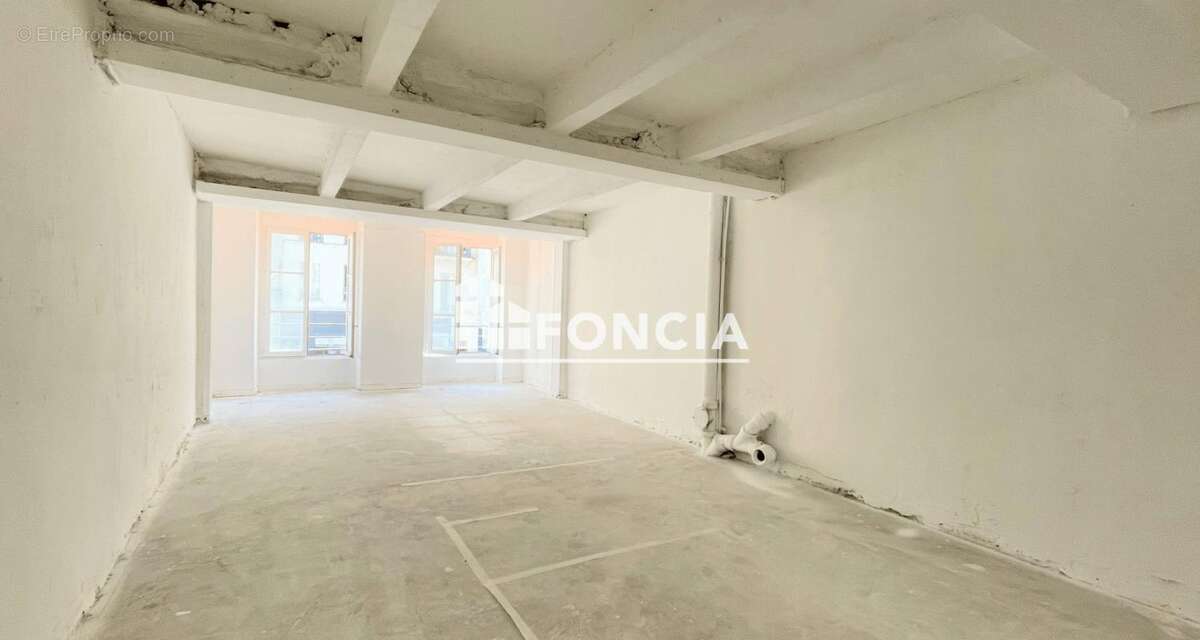 Paris iii – reaumur-sebastopol / rue saint martin – appartement traversant et lumineux - photo 4