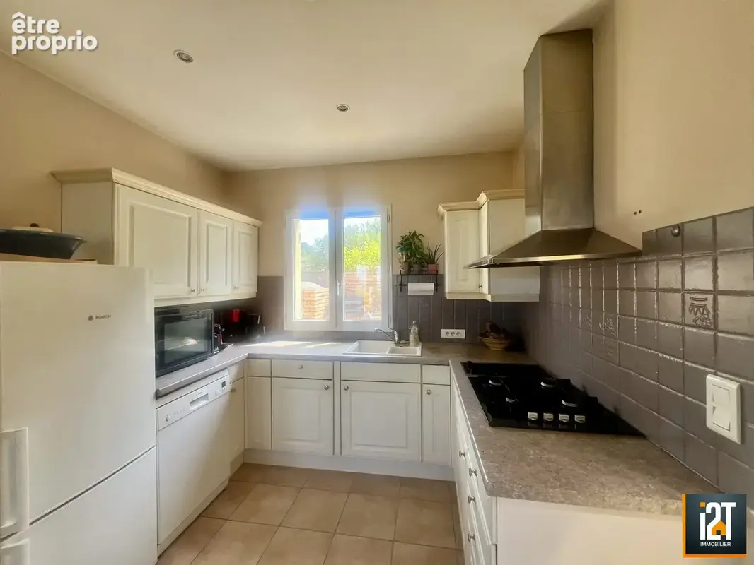 Maison 122 m² à Sainte-Anastasie  - photo 4
