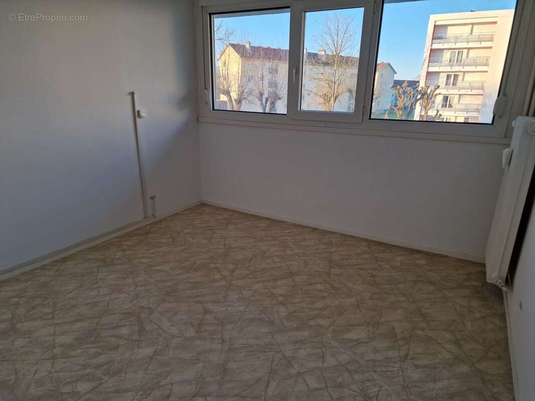 Dpt vosges (88), à vendre à vittel  bel appartement t3  avec balcon et 2 caves - photo 3