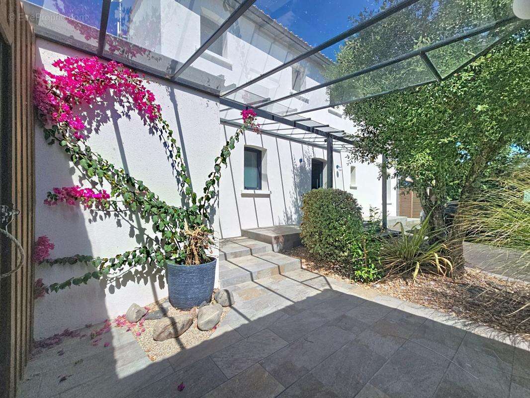 Maison 328 m² à L'houmeau  - photo 35