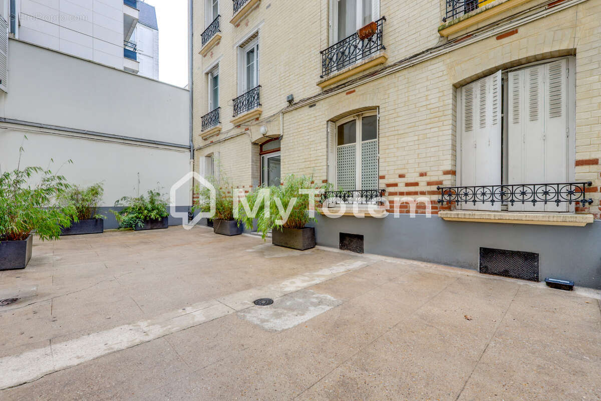 Levallois-perret   louise michel élégant appartement de caractère à réinventer   2/3 pièces   calme absolu sur - photo 7
