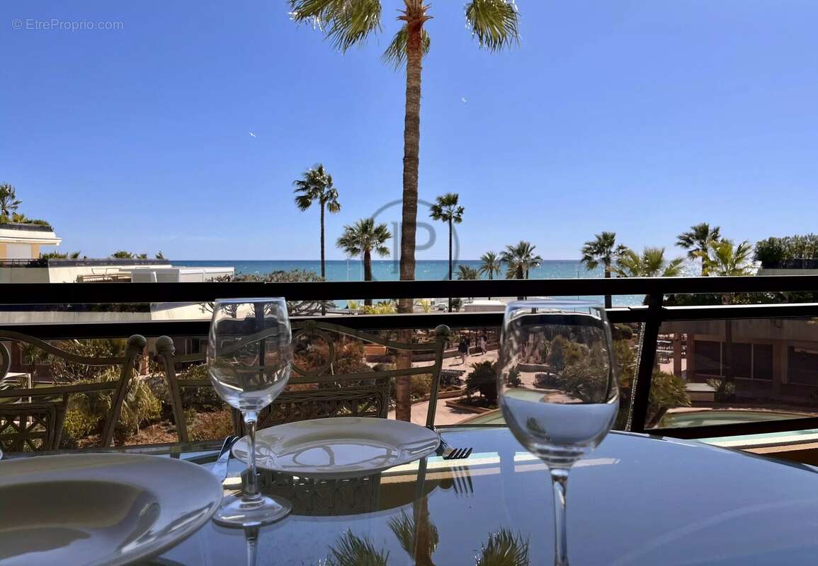 Appartement à SAINT-LAURENT-DU-VAR