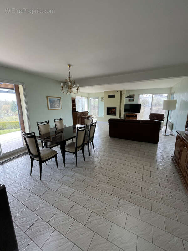 Maison à LES HAUTS-DE-CHEE