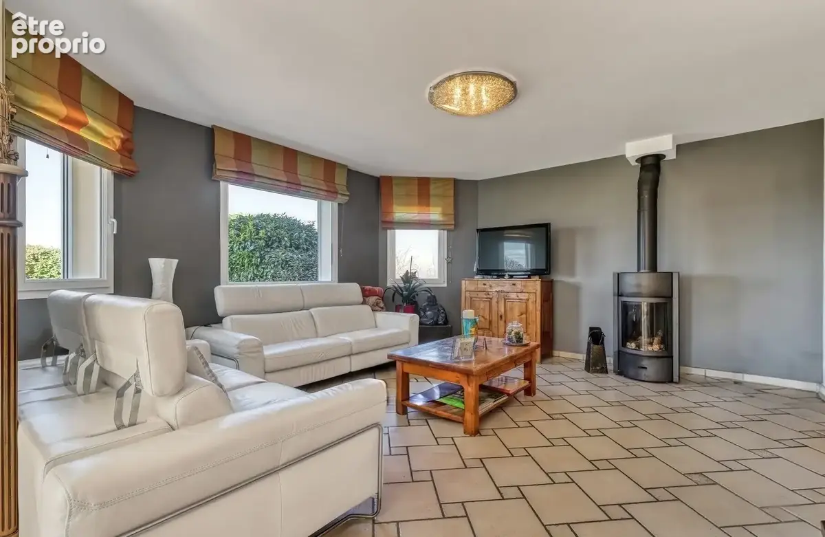 Annecy   Balmont - Élégante villa de 150 m2 avec vue dégagée, terrain de 1 025 m2 et sous-sol complet - photo 3