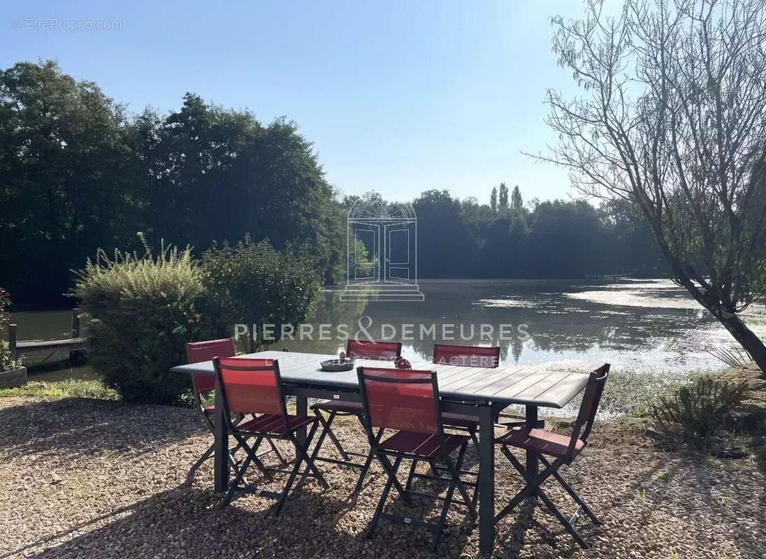 Maison à SAINT-BONNET-TRONCAIS