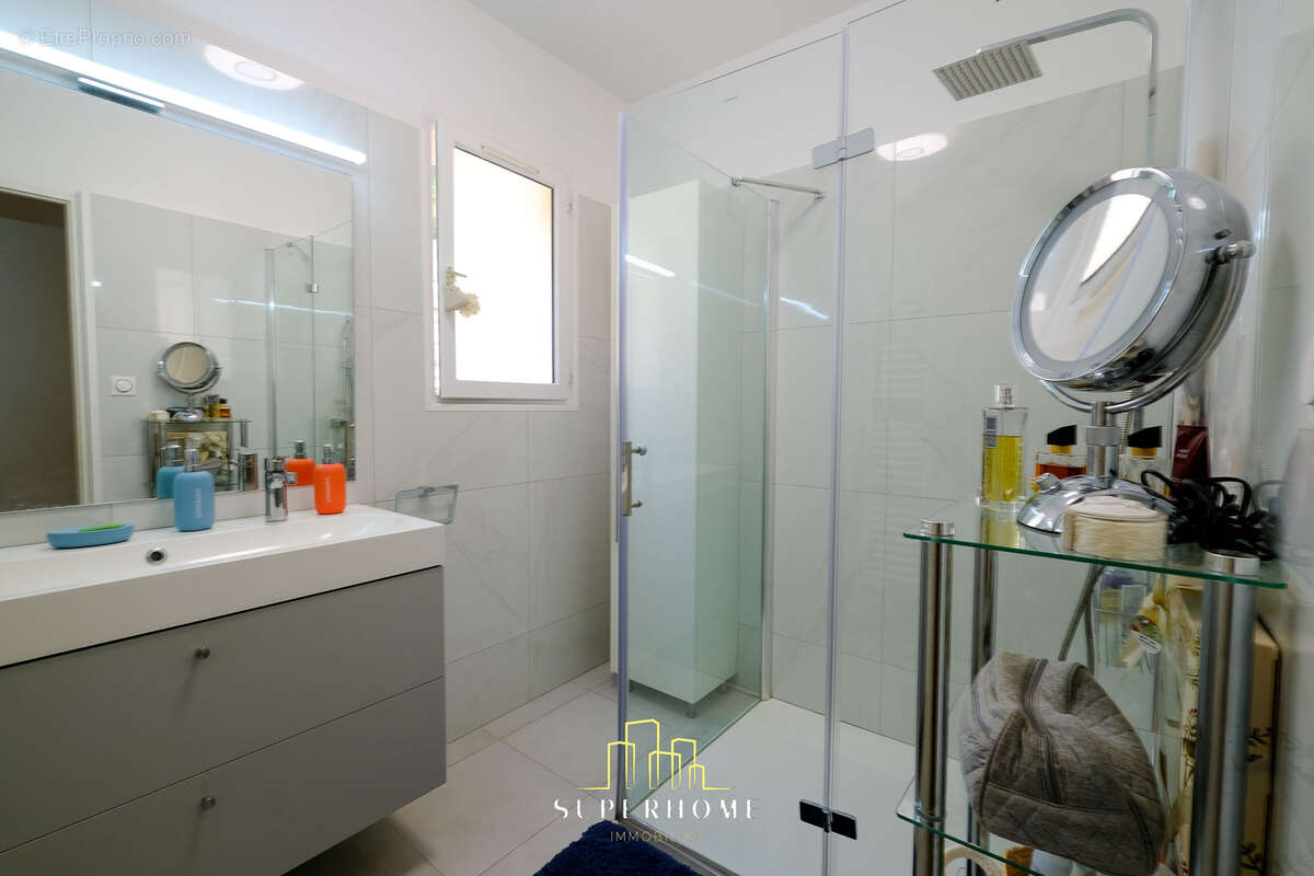Maison familiale T5 avec piscine   Un véritable havre de paix aux Caillols (Marseille 13012) - photo 16