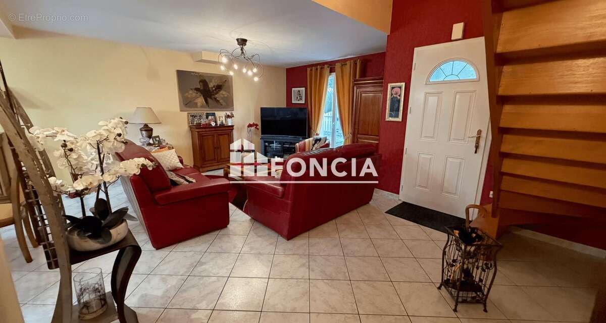 Maison à MONCE-EN-BELIN